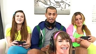 Cfnm Gaming Honeys Fuck Black Dude On Couch